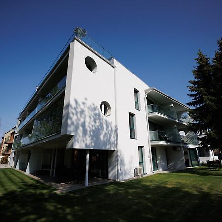 שיופוק Villa Bauhaus Wellness Apartman 202 מראה חיצוני תמונה