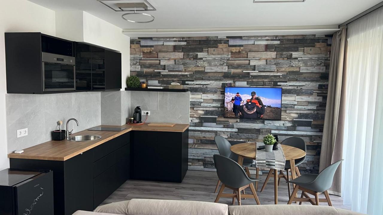שיופוק Villa Bauhaus Wellness Apartman 202 מראה חיצוני תמונה