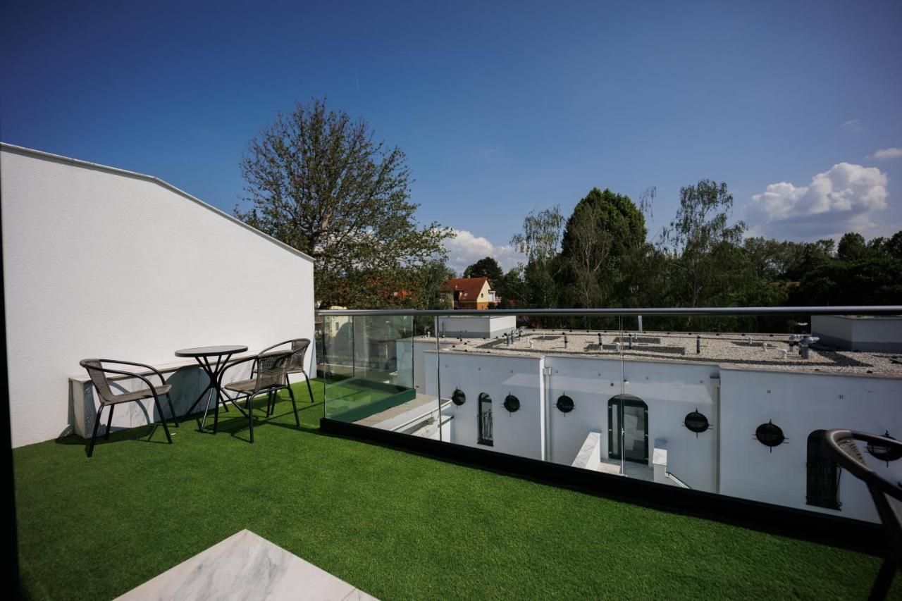 שיופוק Villa Bauhaus Wellness Apartman 202 מראה חיצוני תמונה