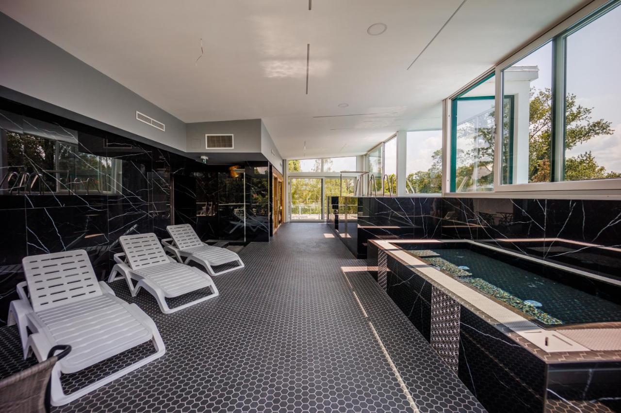שיופוק Villa Bauhaus Wellness Apartman 202 מראה חיצוני תמונה