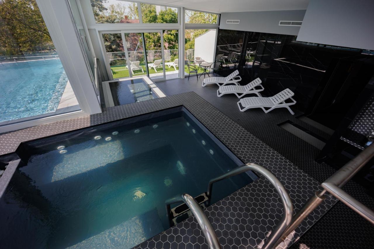 שיופוק Villa Bauhaus Wellness Apartman 202 מראה חיצוני תמונה