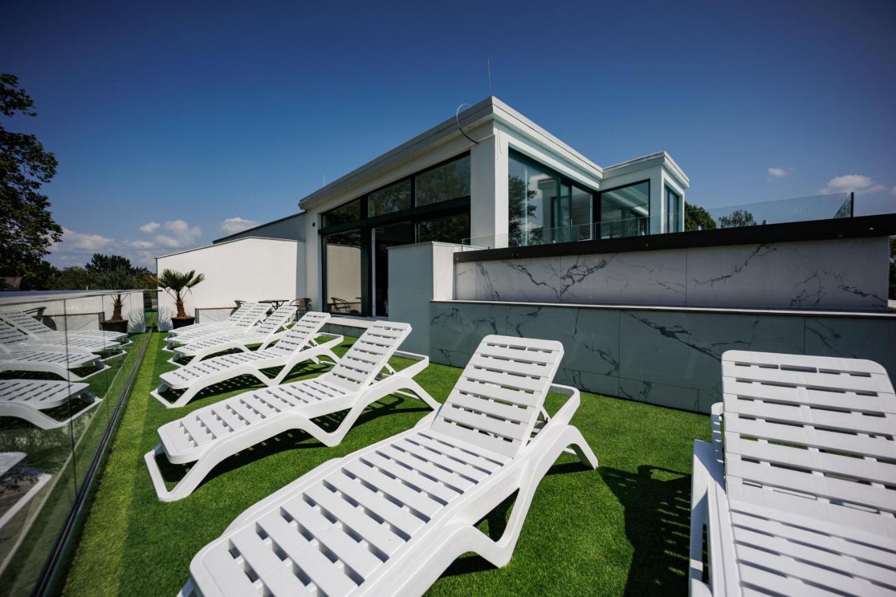 שיופוק Villa Bauhaus Wellness Apartman 202 מראה חיצוני תמונה